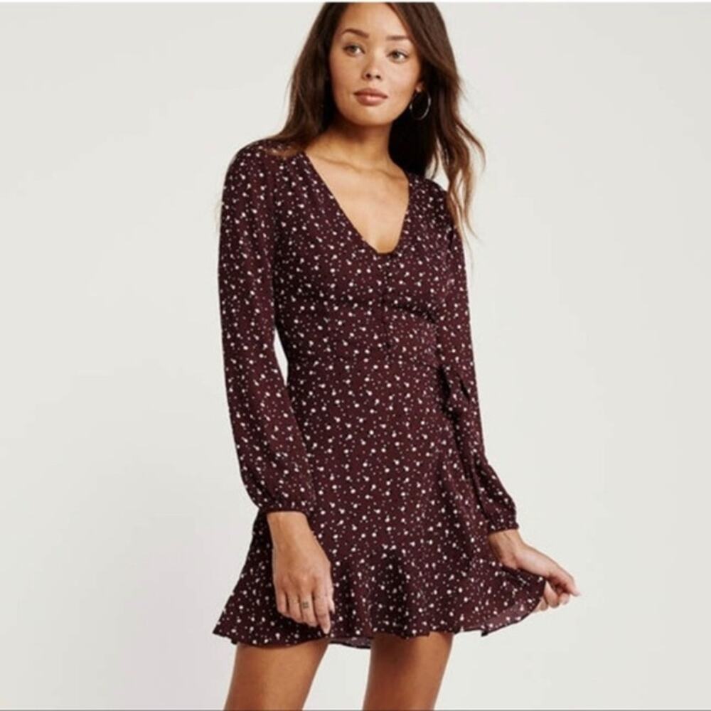 Abercrombie & Fitch Burgandy Floral Wrap Mini - Size SP